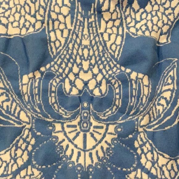 Athleta Blue White Tattoo Twist Seamless Top Medium M - Picture 9 of 10